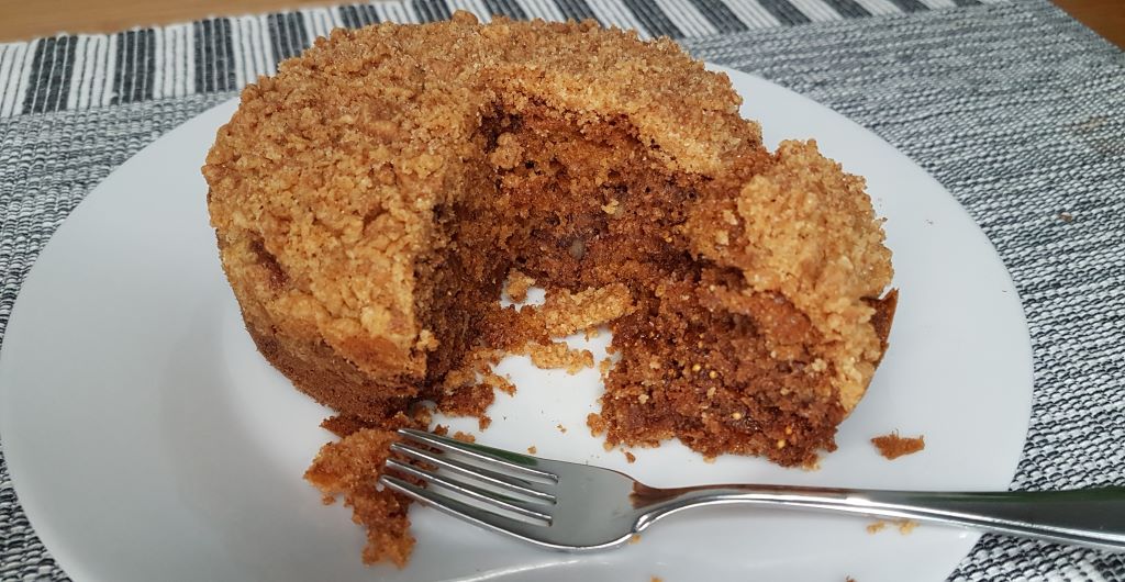 Cinnamon Fig Crumb Cake