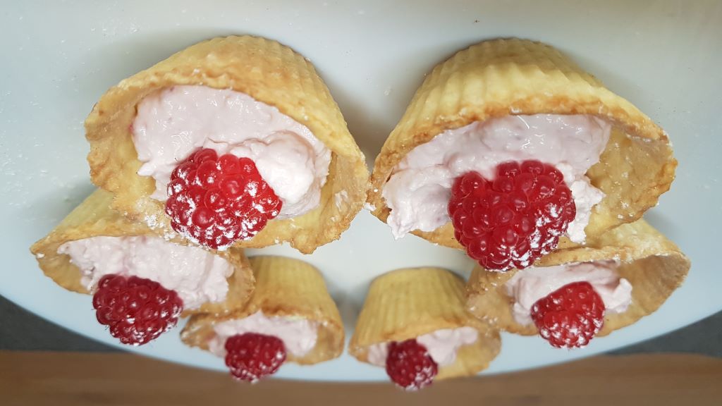 Raspberry and Mascarpone Cream Tarts